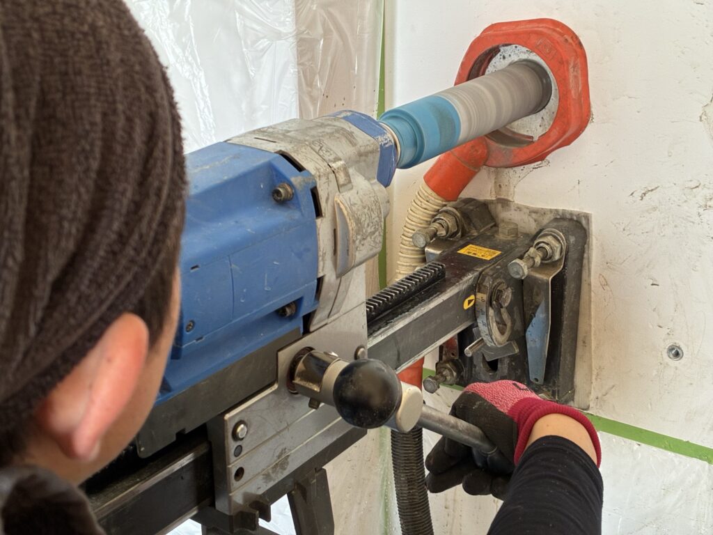 室内コア抜き状況