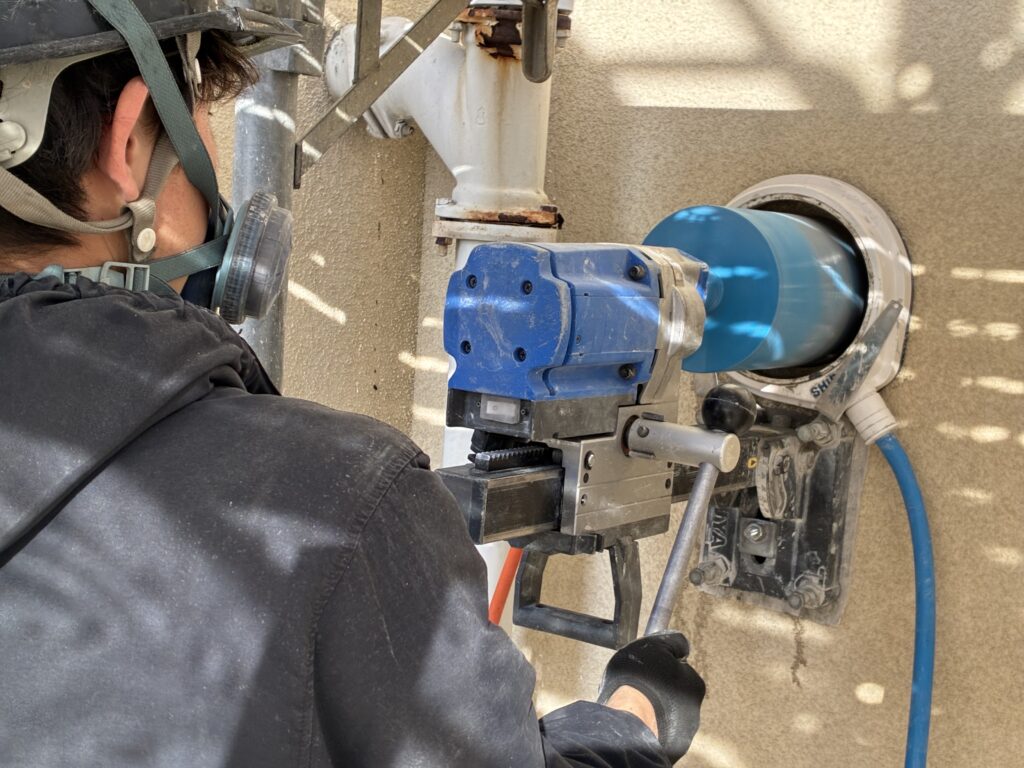 室外コア抜き状況